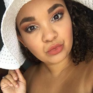 Meet your Posher, Jasmine